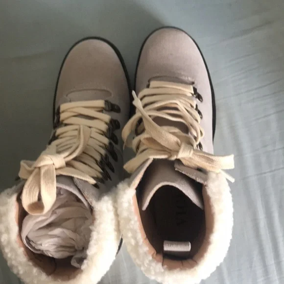 NWOT VICI light gray faux suede cream sherpa lug sole lace up ankle booties Sz 6 - Picture 9 of 13